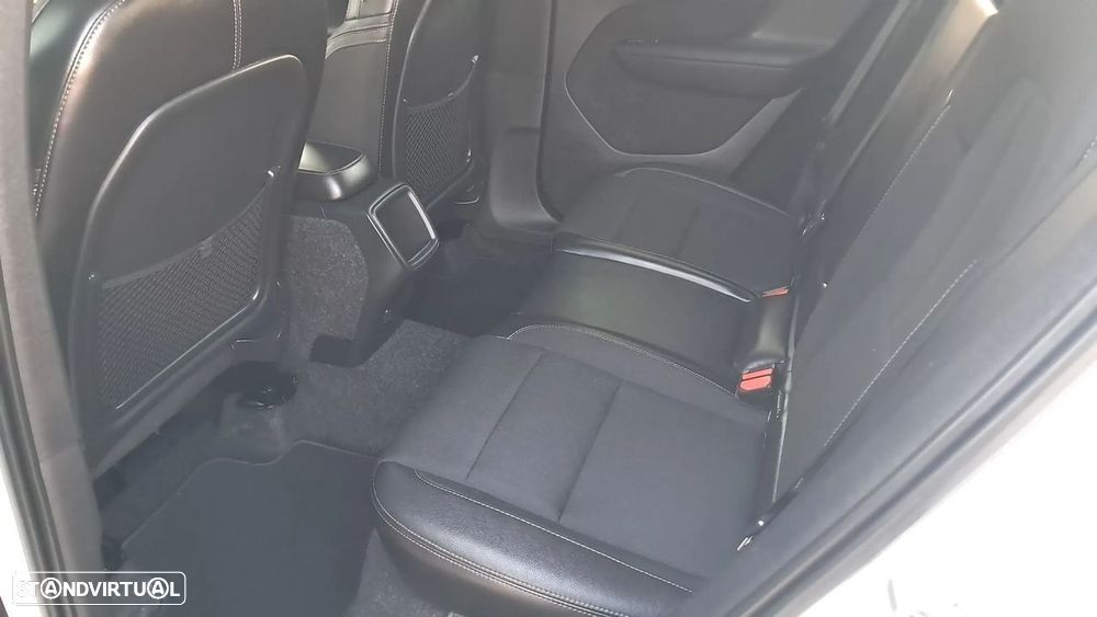 Volvo XC 40 2.0 D3 Momentum Plus - 43