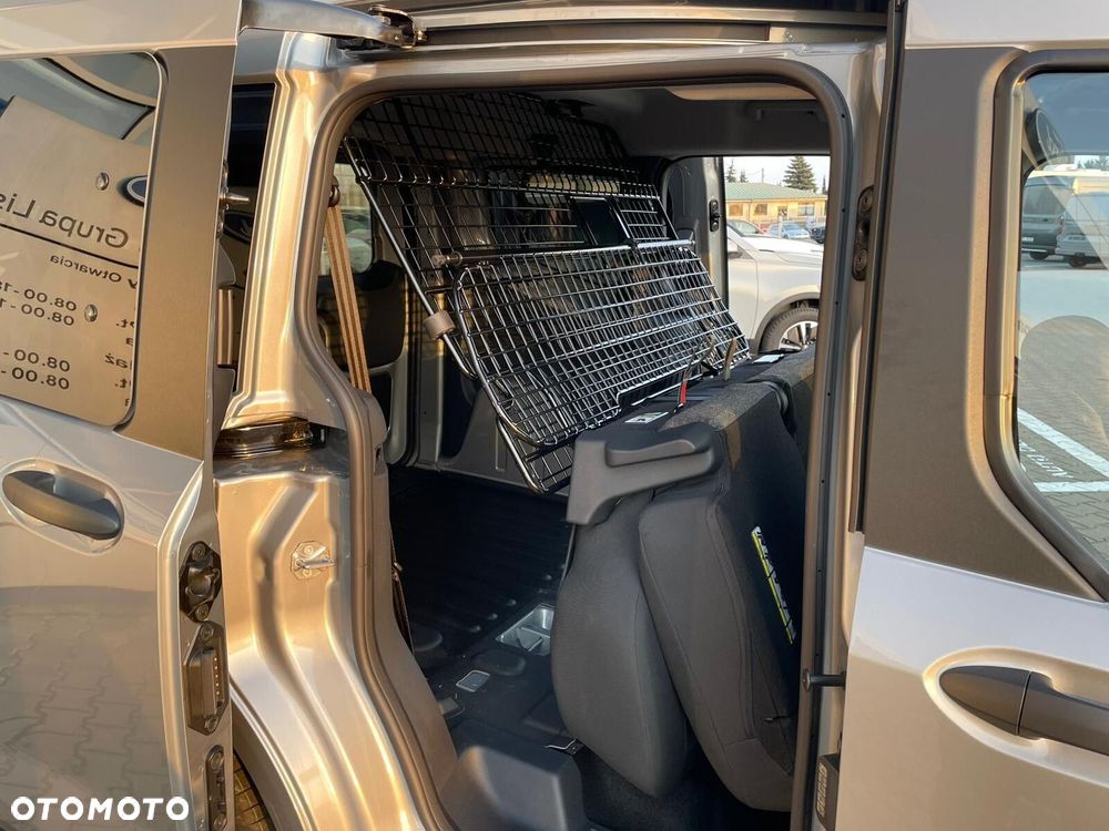 Ford Transit Courier - 22