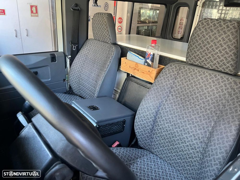 Land Rover Defender 90 2.5 TD5 Metal Top - 13
