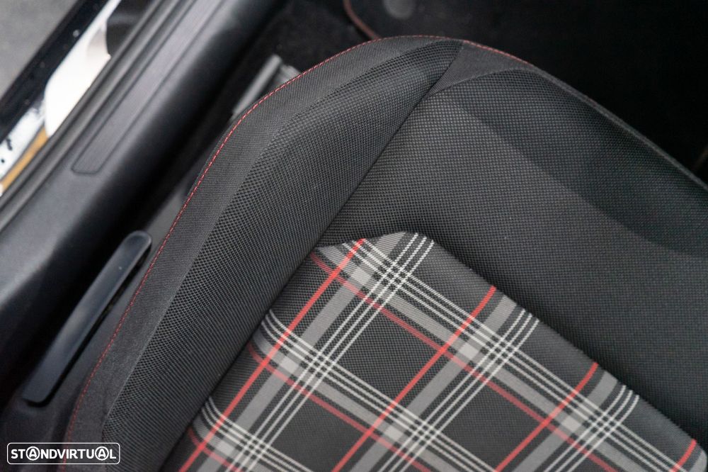 VW Polo 2.0 TSI GTI DSG - 24