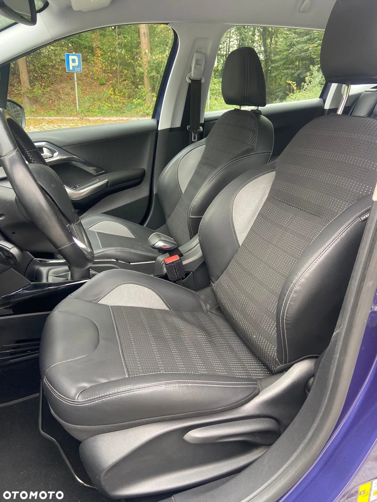 Peugeot 2008 1.2 Pure Tech Allure S&S - 16