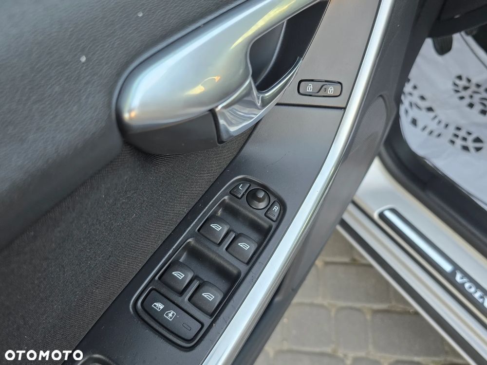 Volvo V60 D4 Momentum - 26