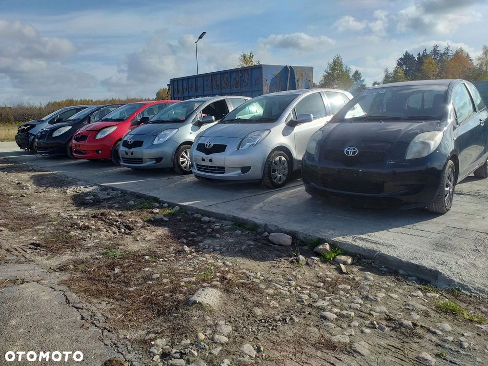 Toyota Yaris II słupek prawy A B próg bok przód - 9