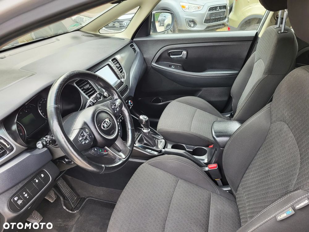 Kia Carens 1.6 GDI UEFA EURO 2016 - 12