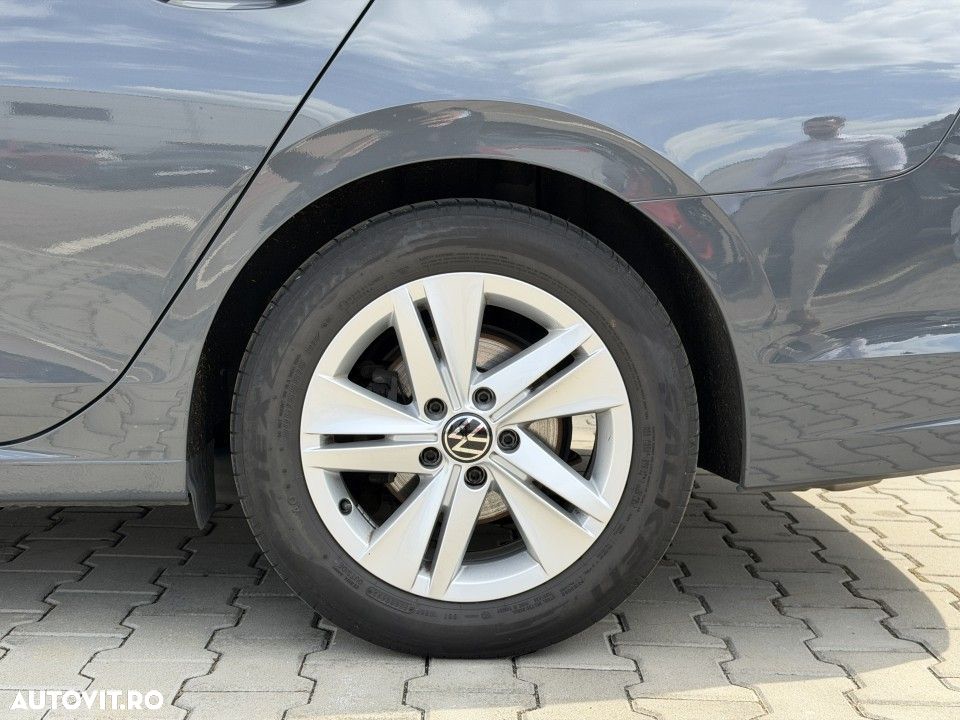 Volkswagen Golf - 8