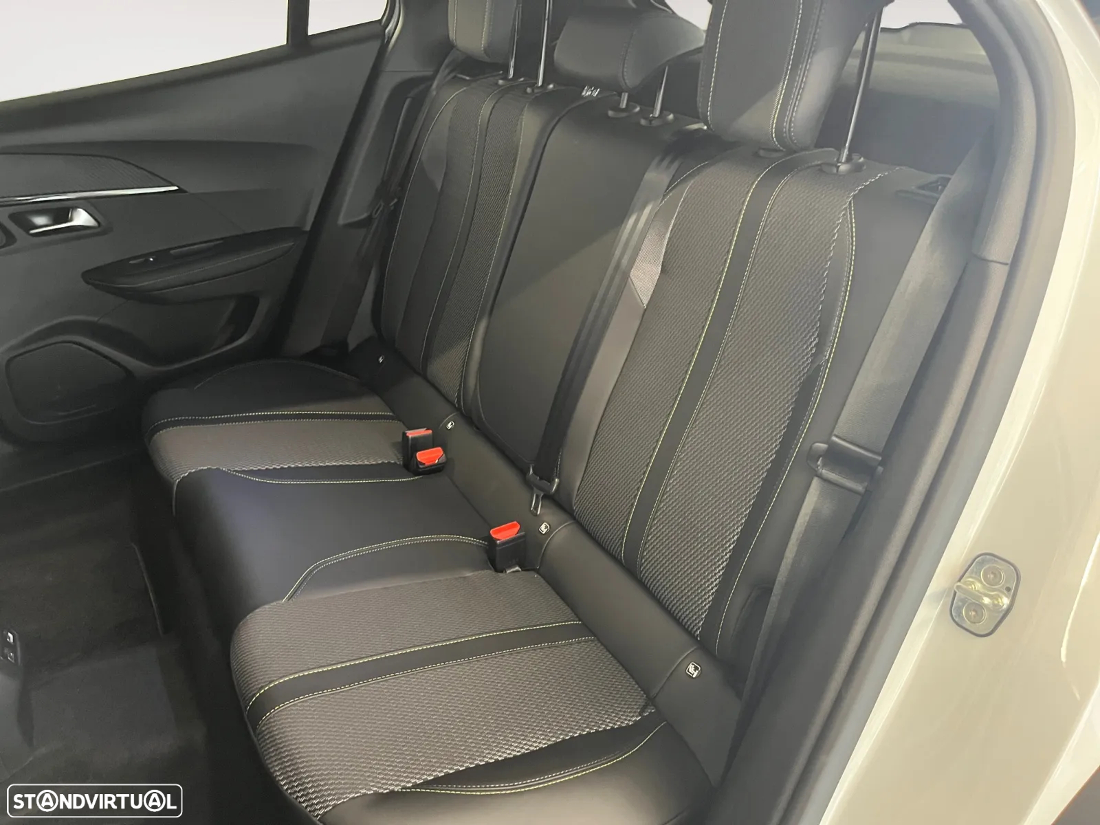 Peugeot e-2008 54 kWh GT - 14