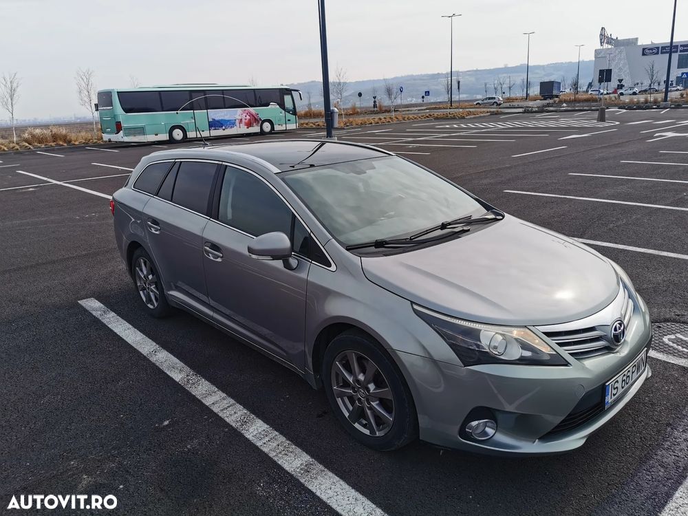 Toyota Avensis 2.2 D-4D Station Sol - 2