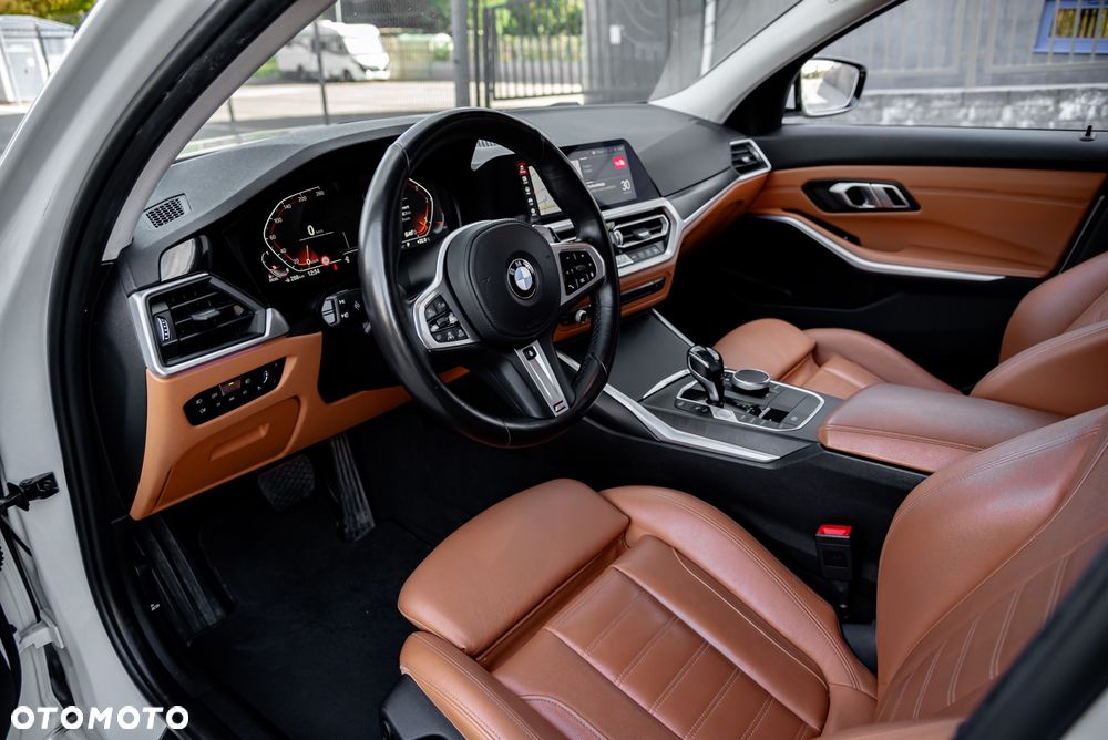 BMW Seria 3 330d xDrive M Sport - 17