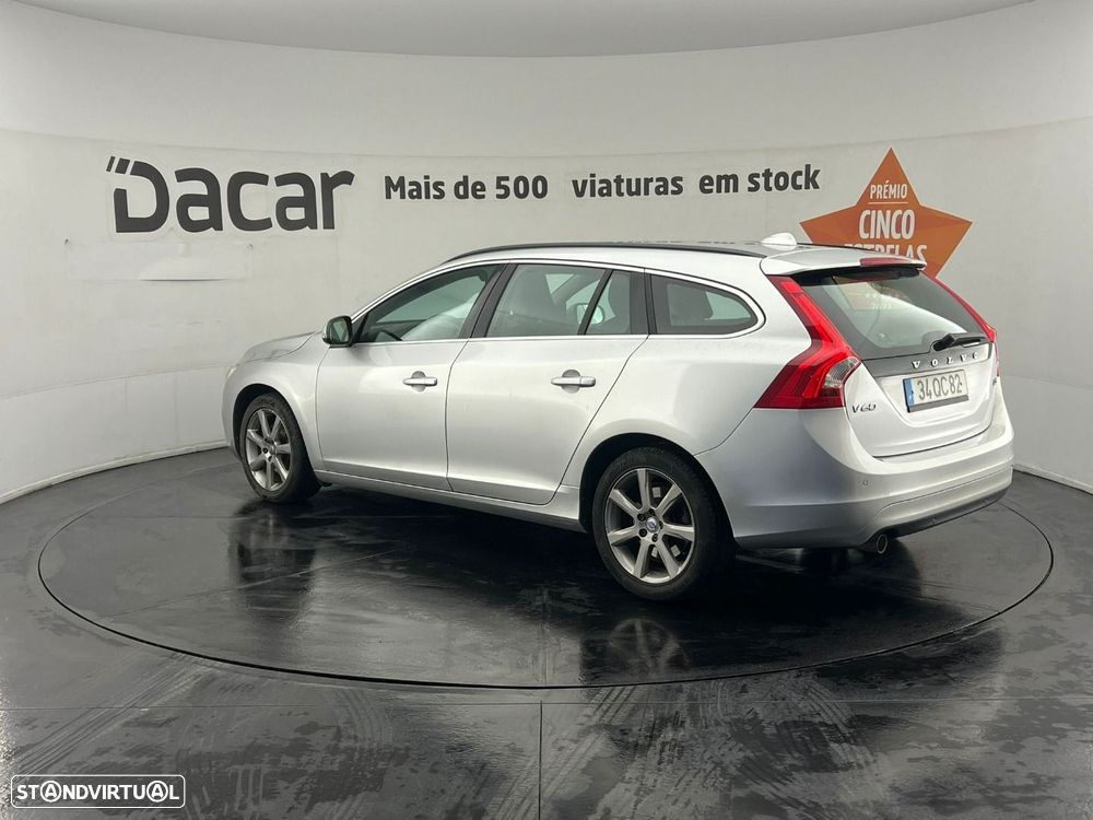 Volvo V60 2.0 D3 Momentum - 4