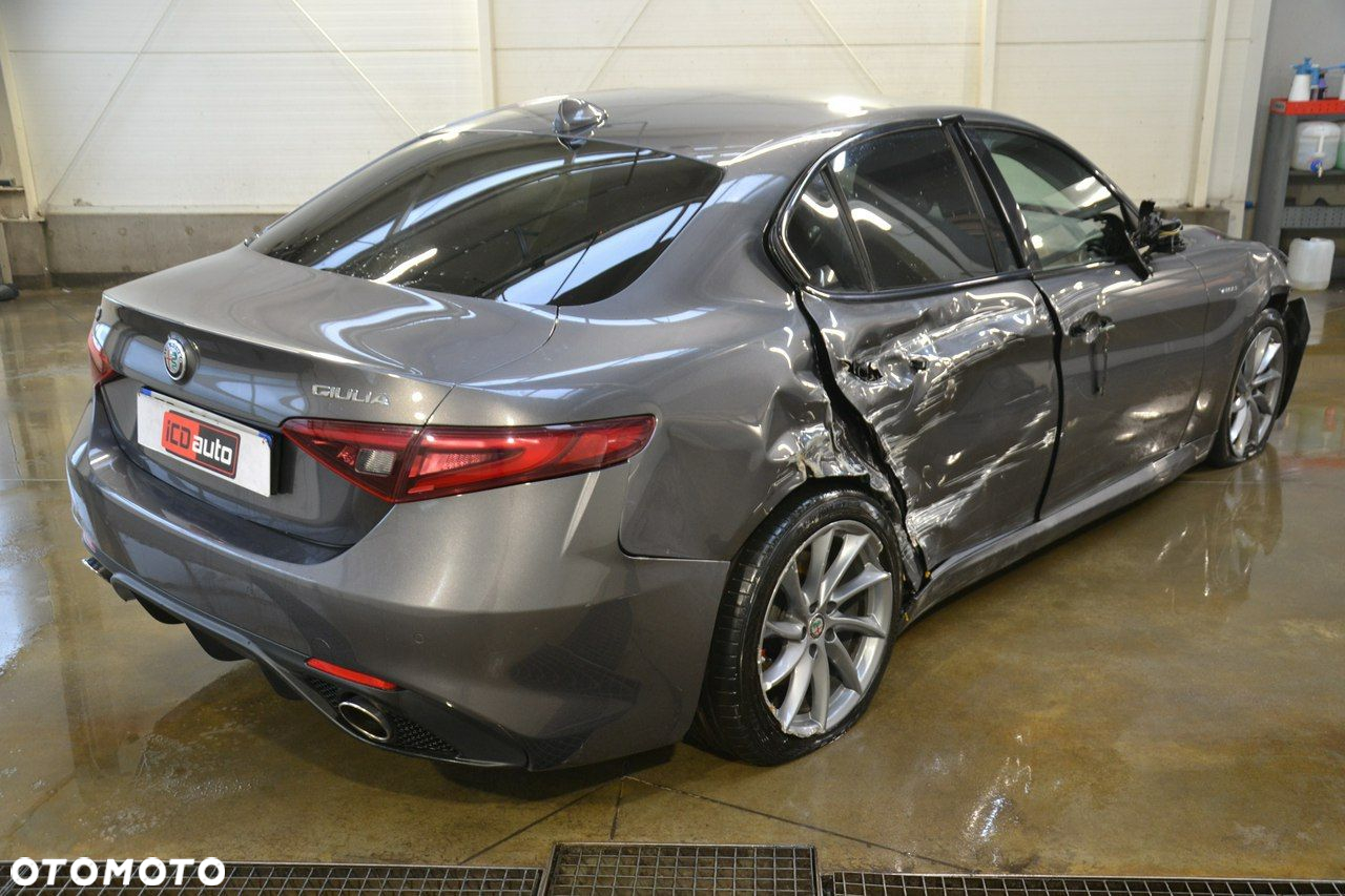 Alfa Romeo Giulia - 7