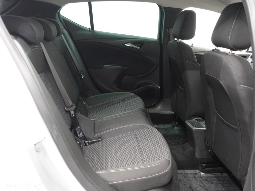 Opel Astra 1.6 D (CDTI) Dynamic - 24