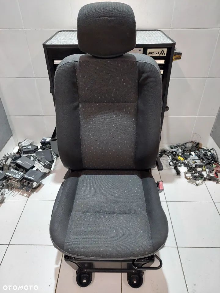 FOTEL PRAWY PASAŻERA POJEDYNEK OPEL MOVANO R2015 MASTER III - 1