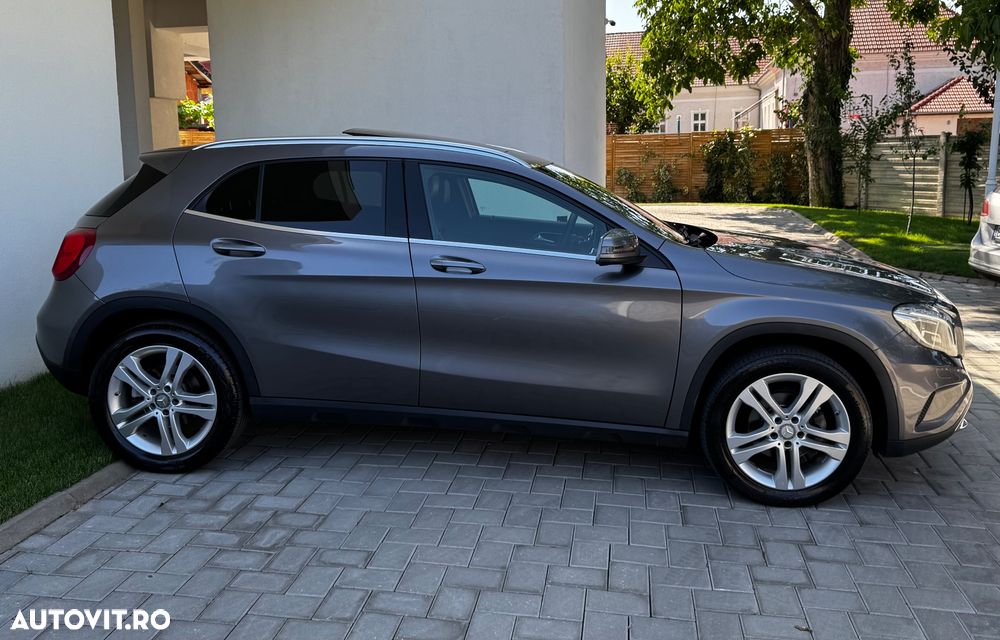 Mercedes-Benz GLA 220 d 4Matic 7G-DCT - 18
