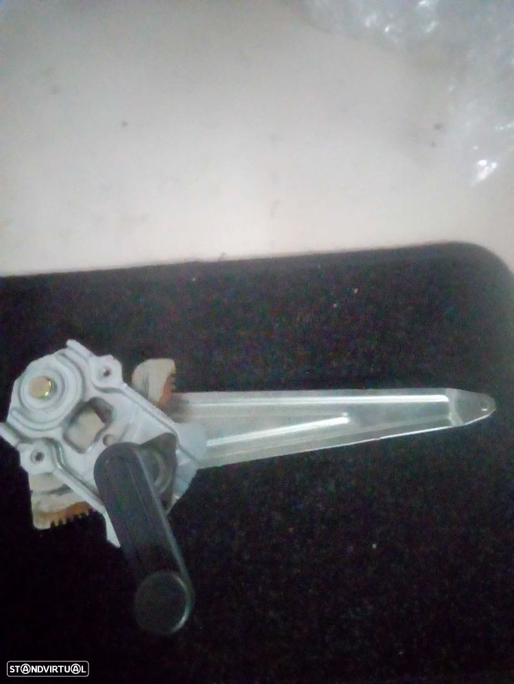 Elevador Trás Dto Toyota Corolla Três Volumes (_E12_) - 1