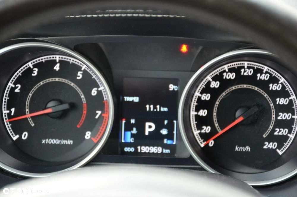 Mitsubishi Outlander - 32