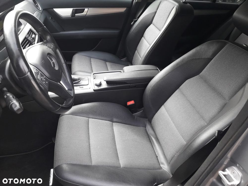 Mercedes-Benz Klasa C 220 CDI 4Matic 7G-TRONIC - 33