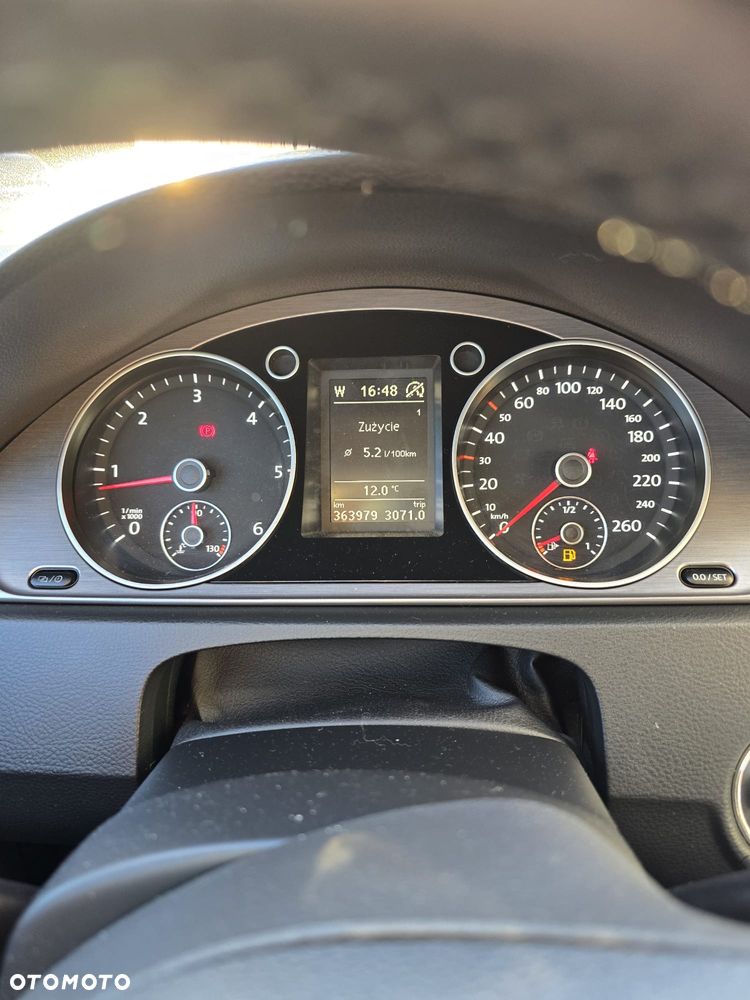 Volkswagen Passat 1.6 TDI Comfortline - 12