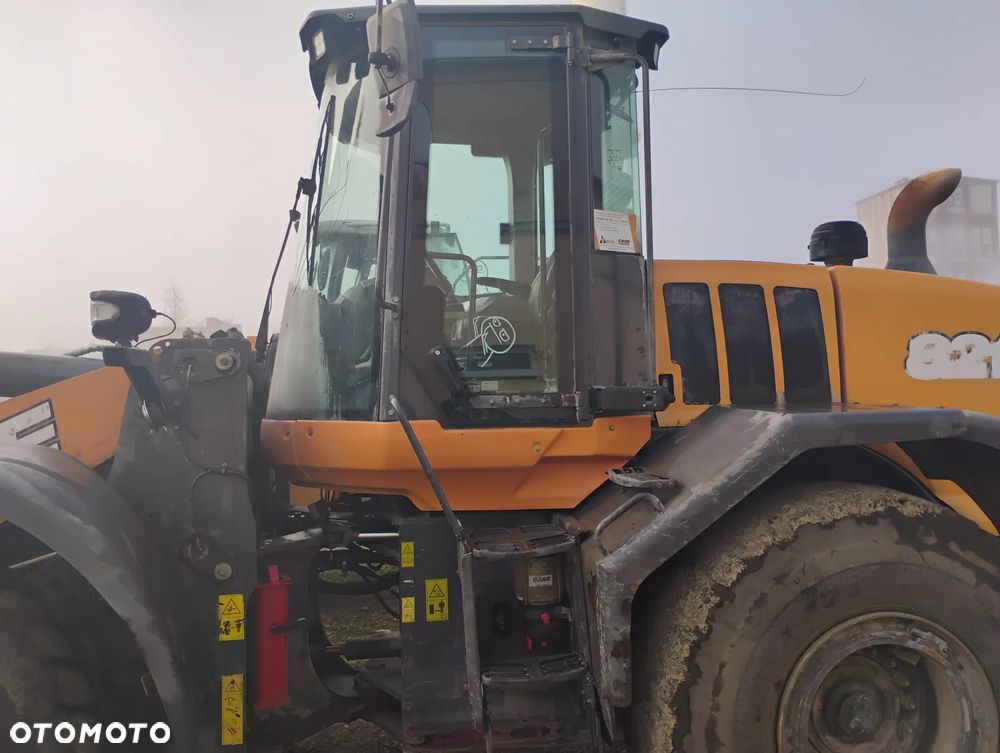 Case CASE 821G Stage V - 10