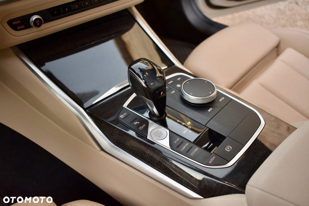 BMW Seria 3 330i - 16