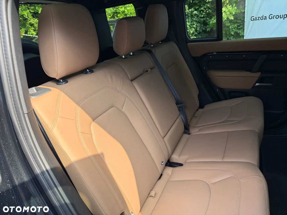 Land Rover Defender 3.0 D250 mHEV X-Dynamic HSE - 17