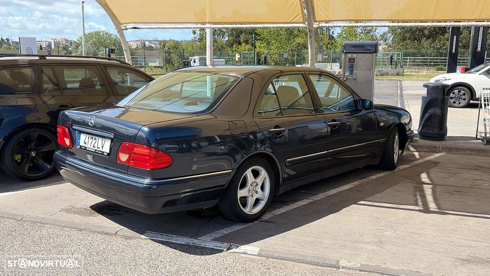 Mercedes-Benz E 200 - 4