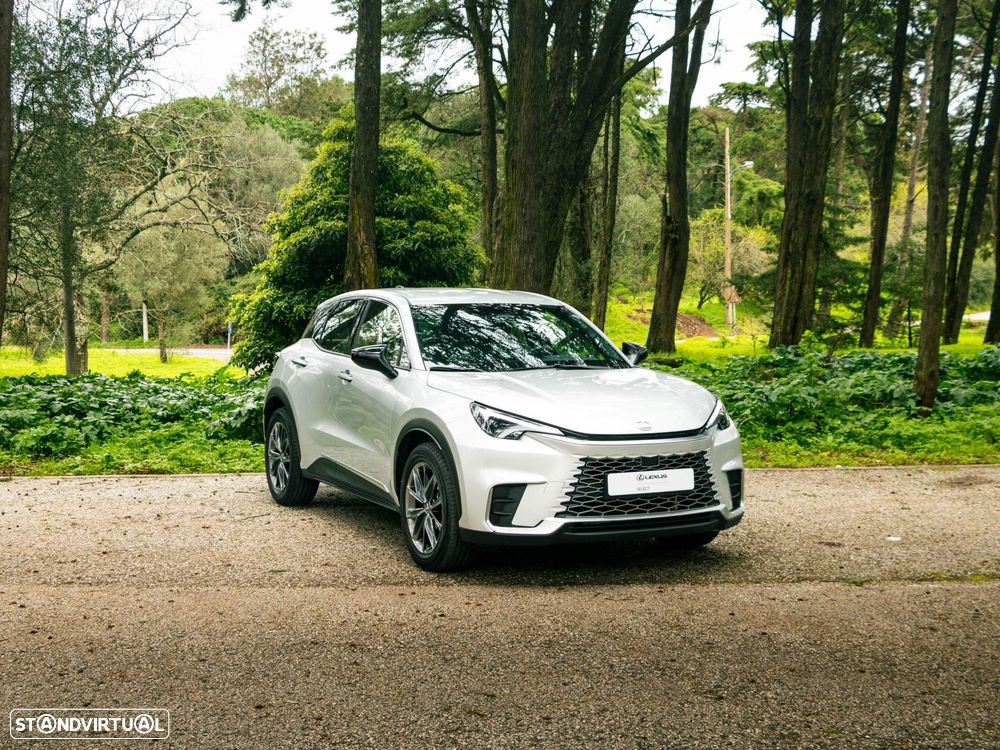 Lexus LBX - 6