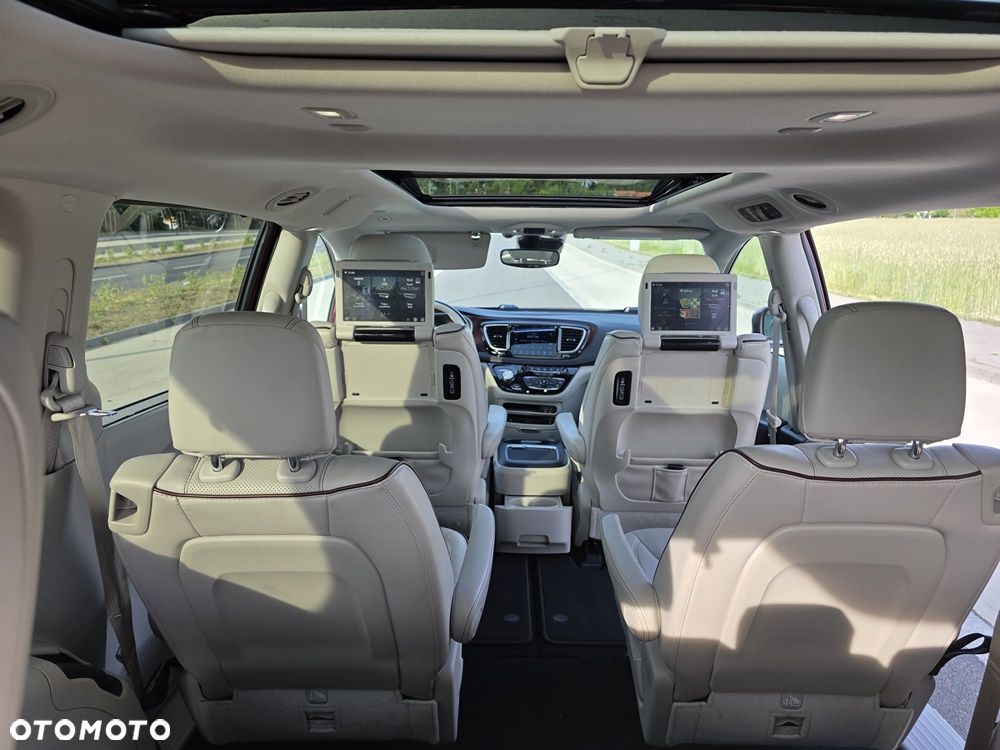 Chrysler Pacifica - 12