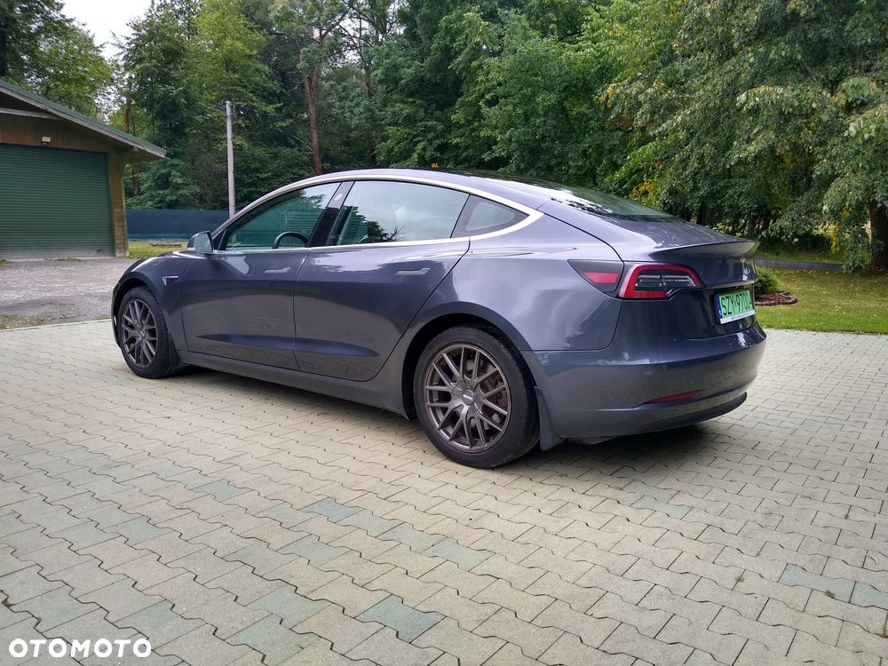 Tesla Model 3 - 4