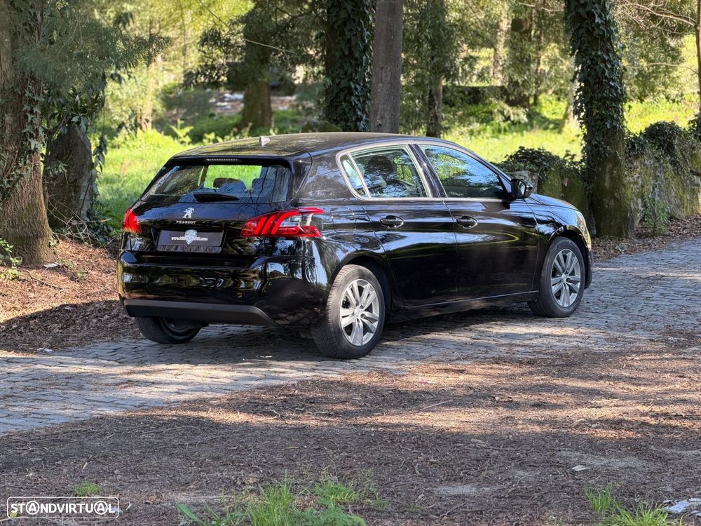 Peugeot 308 1.2 PureTech Allure EAT8 - 33