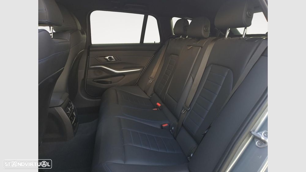 BMW 320 d Pack Desportivo M Auto — fotografia 14