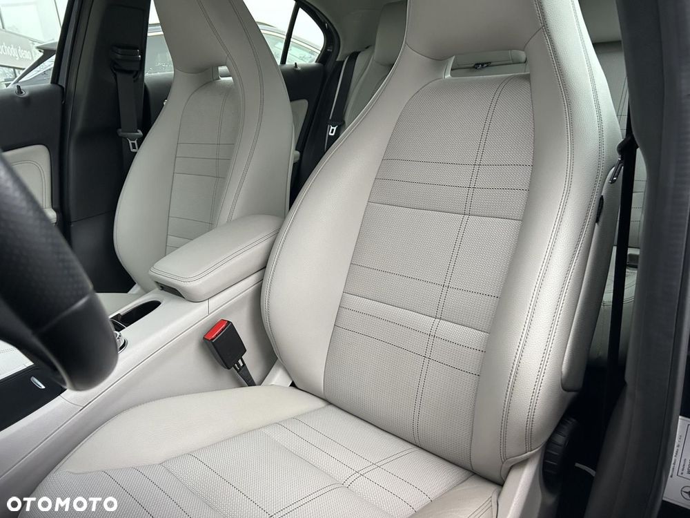 Mercedes-Benz Klasa A 180 7G-DCT - 14