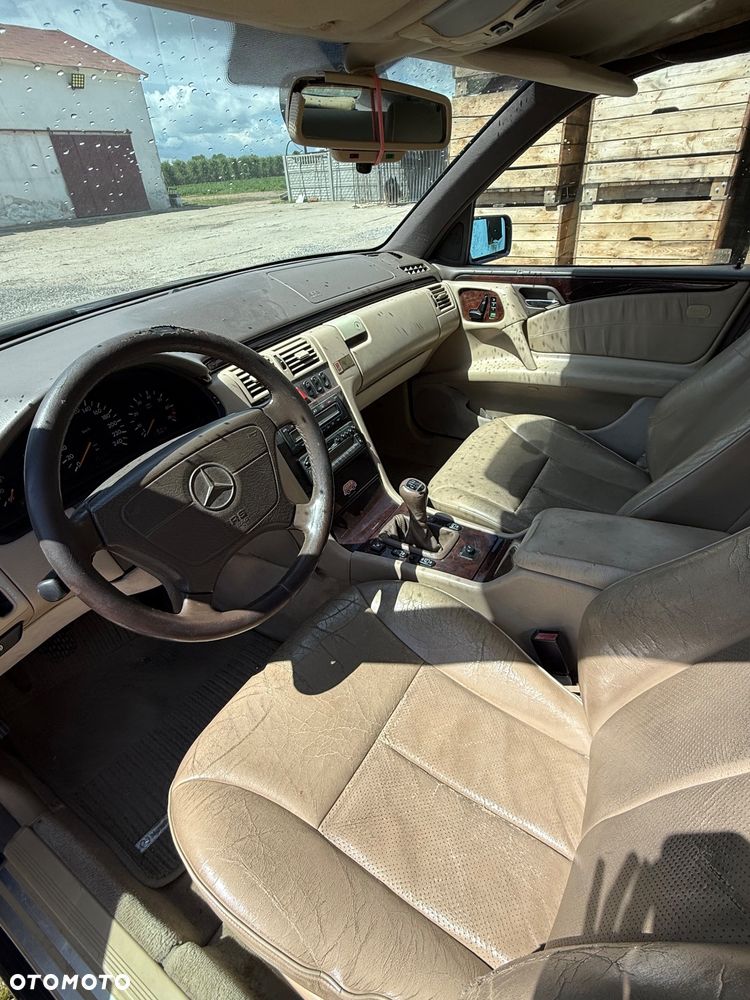 Mercedes-Benz Klasa E 200 - 5
