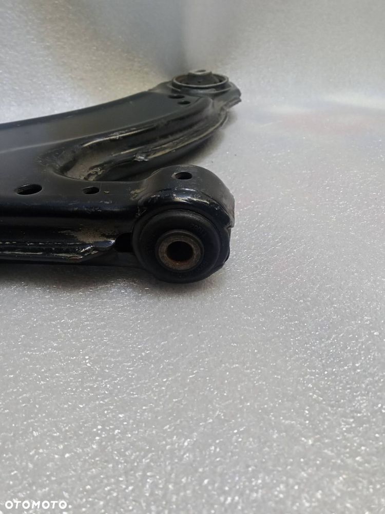 WAHACZ LEWY PRZÓD SEAT LEON 1.9 - 4