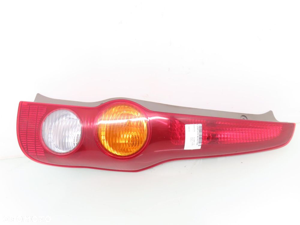 LAMPA PRAWA TYLNA DAIHATSU CUORE VII - 1