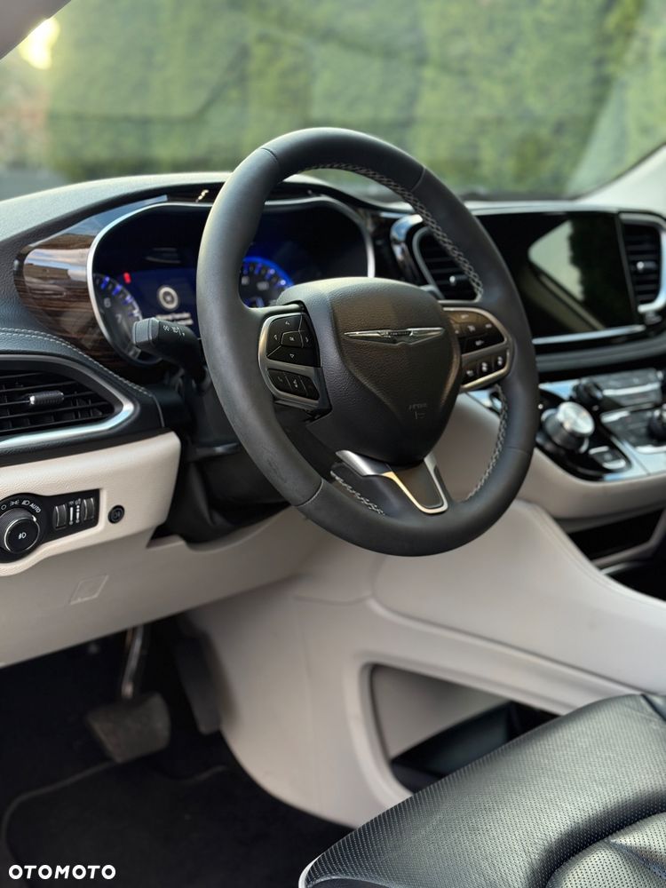 Chrysler Pacifica - 14