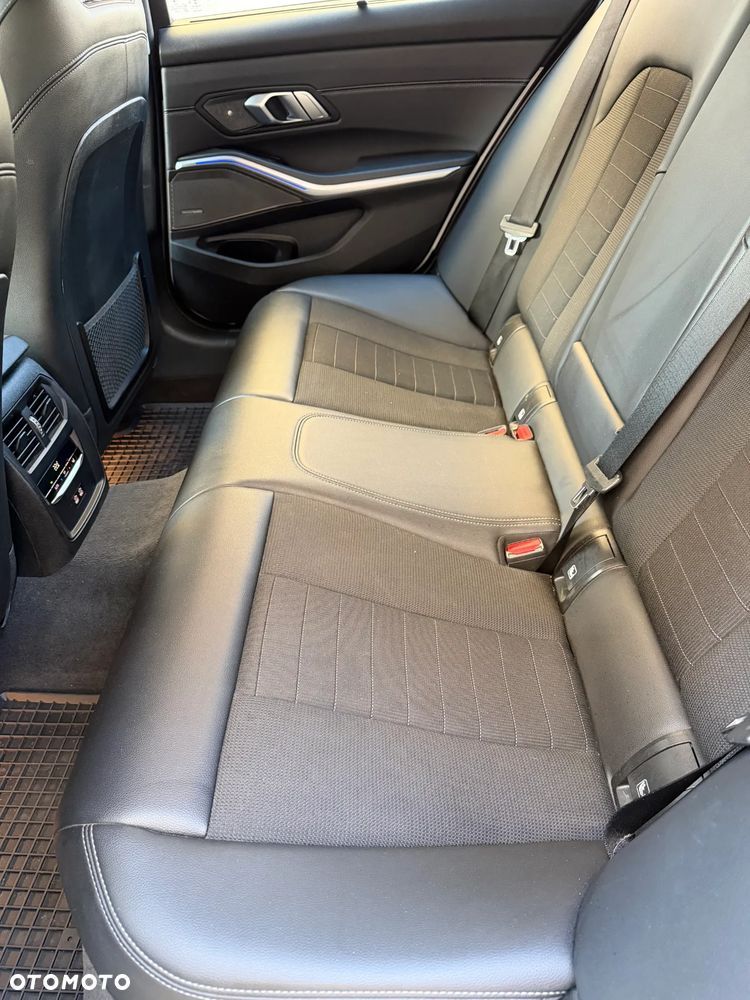 BMW Seria 3 318d Edition Luxury Line Purity - 18
