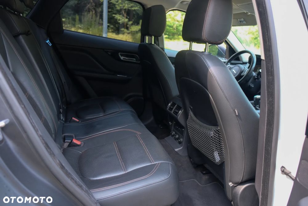 Jaguar F-Pace 2.0 i4D AWD Prestige - 12