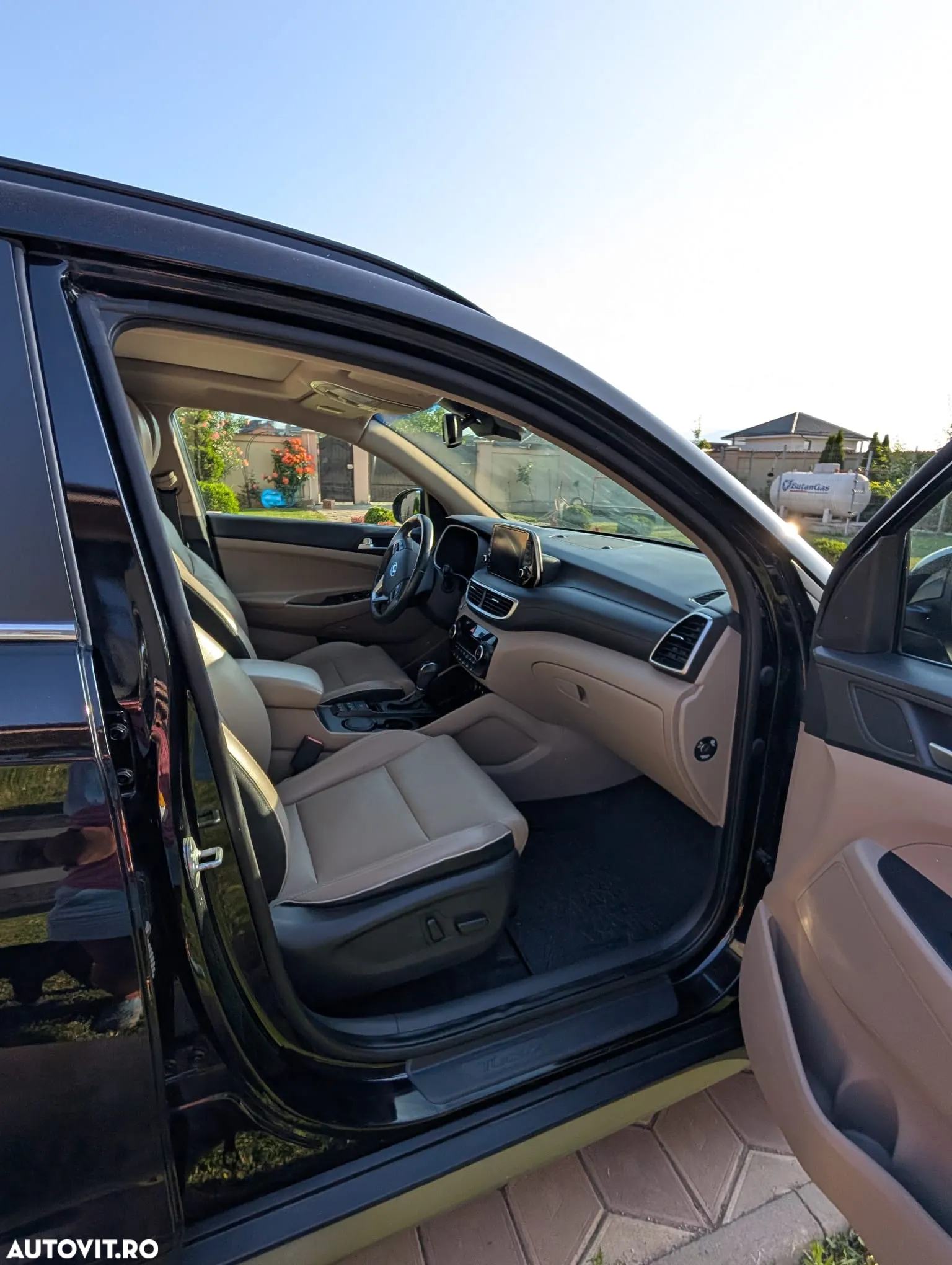 Hyundai Tucson 2.0 CRDI 4WD 8AT Luxury - 11