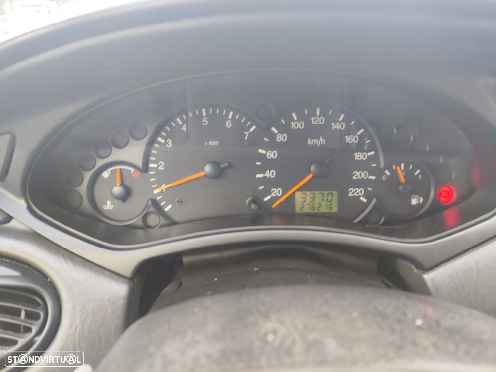 Ford Focus 1.4 Ambiente - 4