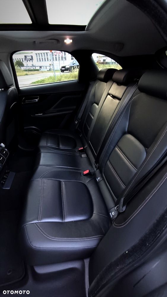 Jaguar F-Pace 20d Prestige - 9