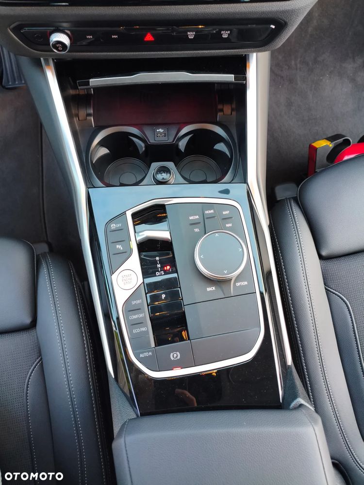 BMW Seria 3 320d xDrive mHEV - 29