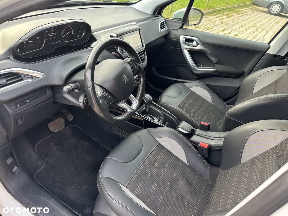 Peugeot 2008 PureTech 110 GPF EAT6 Black Edition - 6