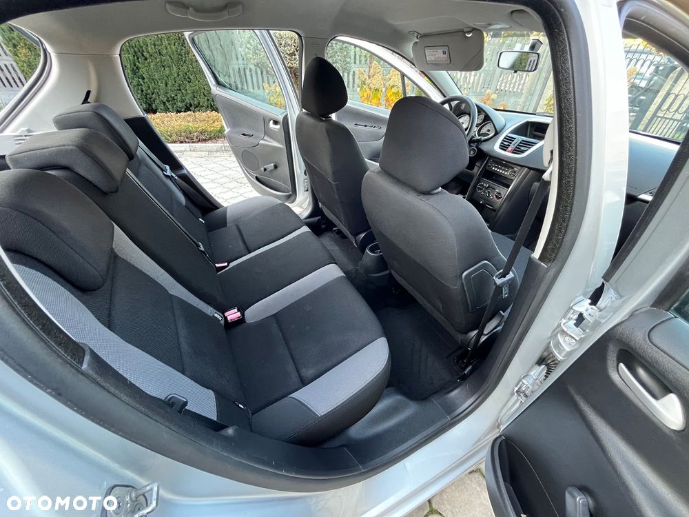 Peugeot 207 - 24