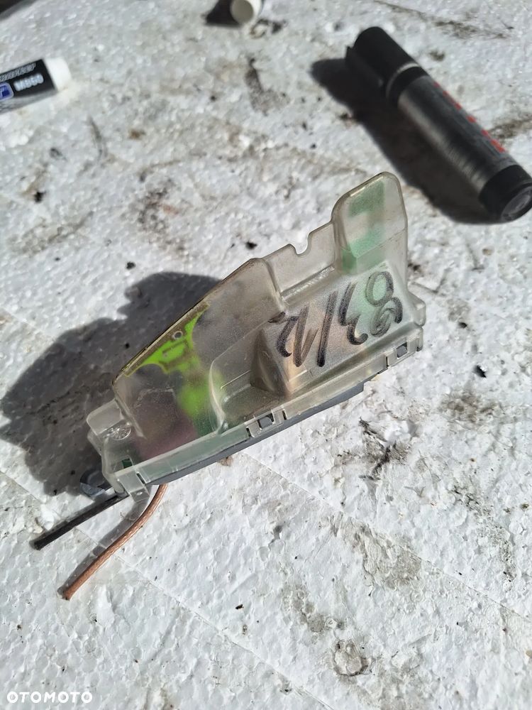 BMW 5 E60 E61 7 E65 E66  antena dachowa  GPS PŁETWA  6933756-02   (83/12) - 2