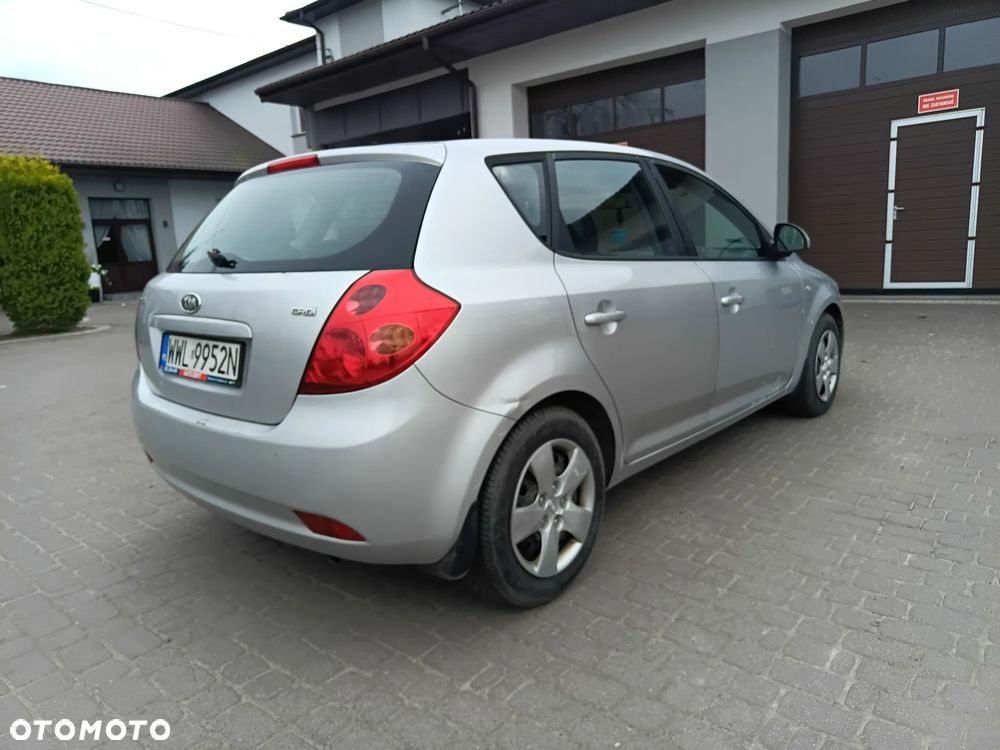 Kia Ceed 2.0 crdi Comfort + - 7
