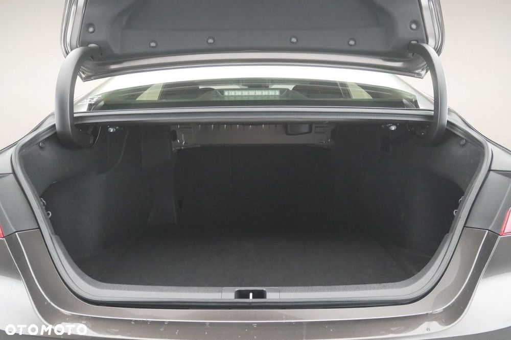 Toyota Camry 2.5 Hybrid Comfort CVT - 16