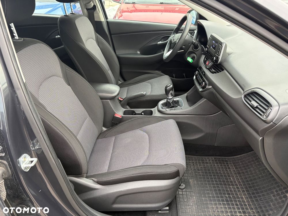 Hyundai i30 1.5 DPI Classic + - 23