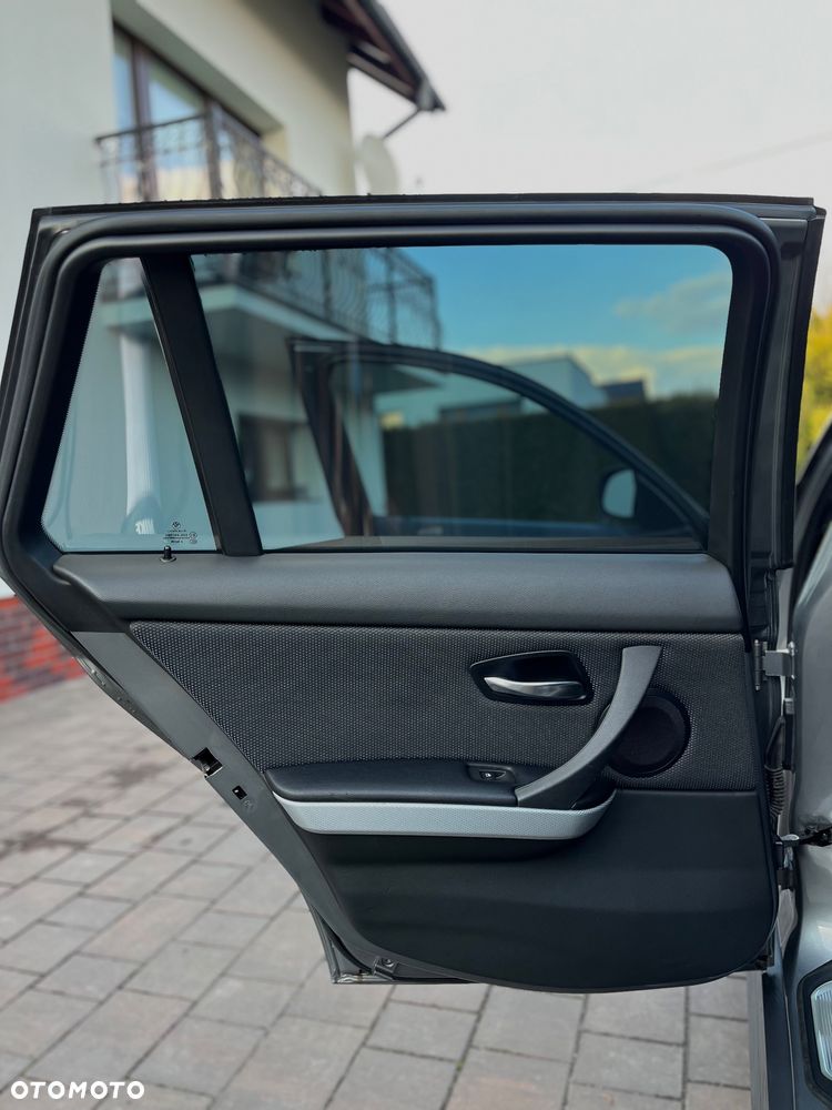 BMW Seria 3 320d xDrive - 23