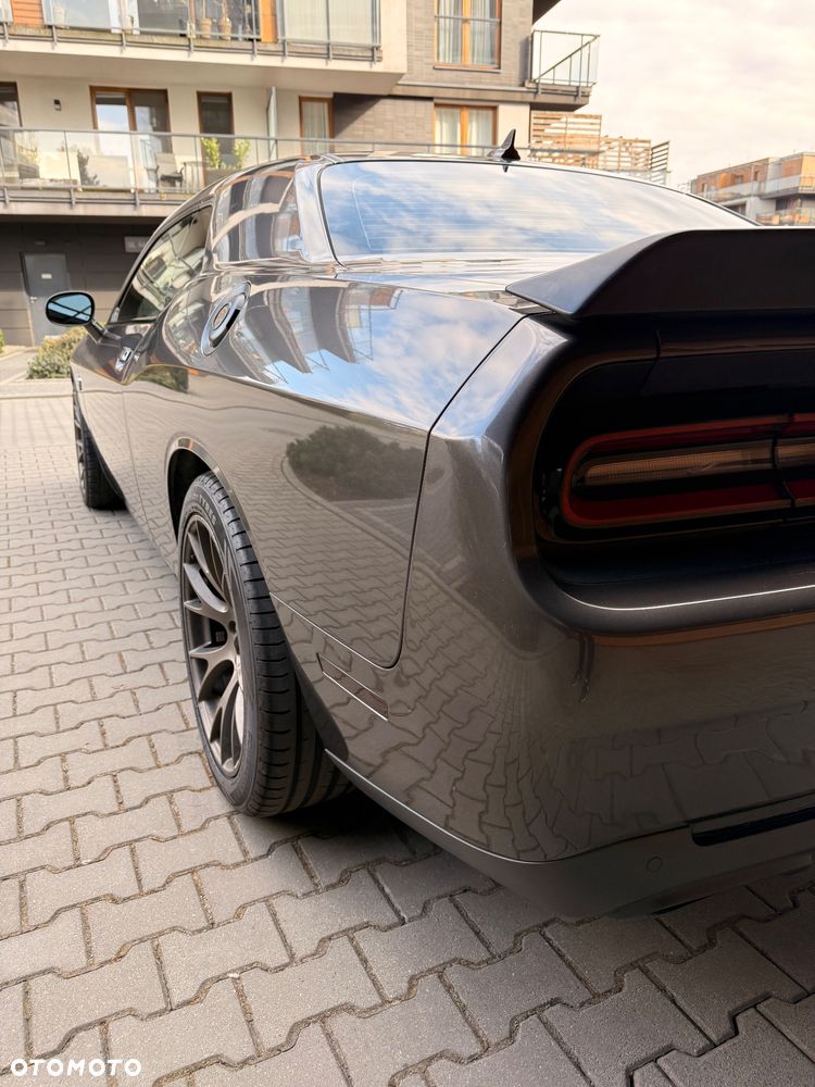 Dodge Challenger - 17