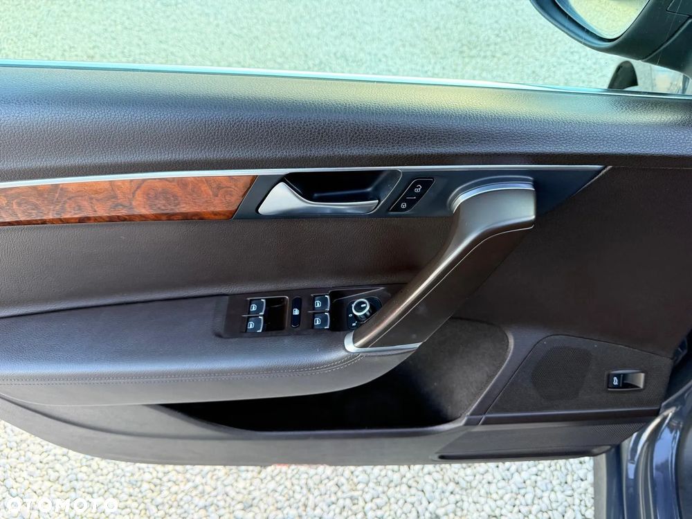 Volkswagen Passat Variant 2.0 Blue TDI SCR Trendline - 16